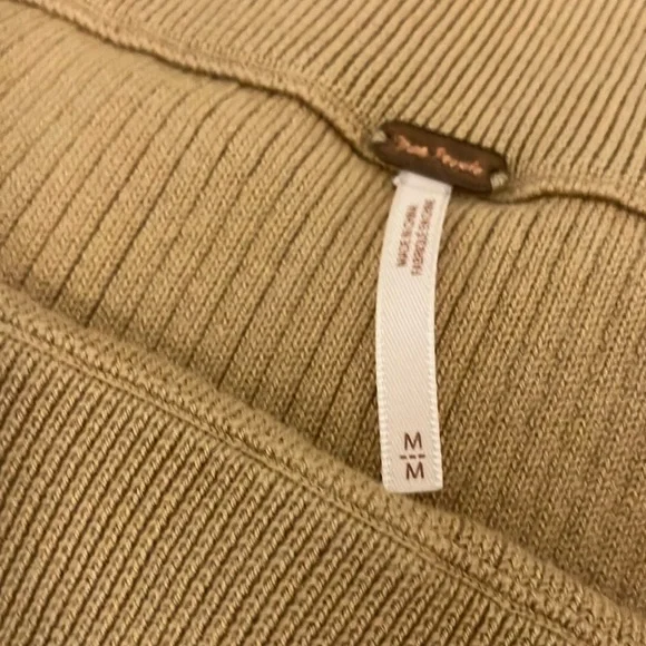 Elegant Free People Tan Maxi!! Great Details Looks Amazing On!! - Picture 3 of 11